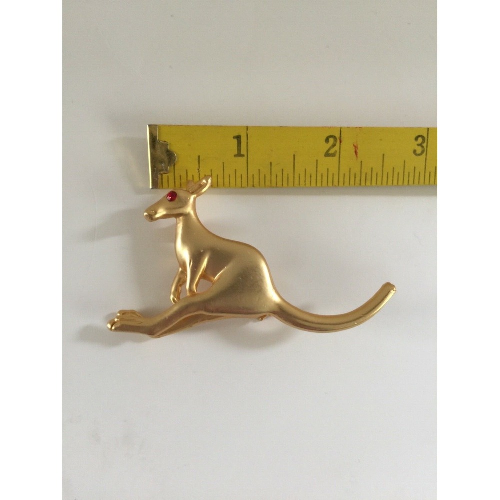 Vintage Kangaroo jewelry brooch pin gold tone‎ red eye